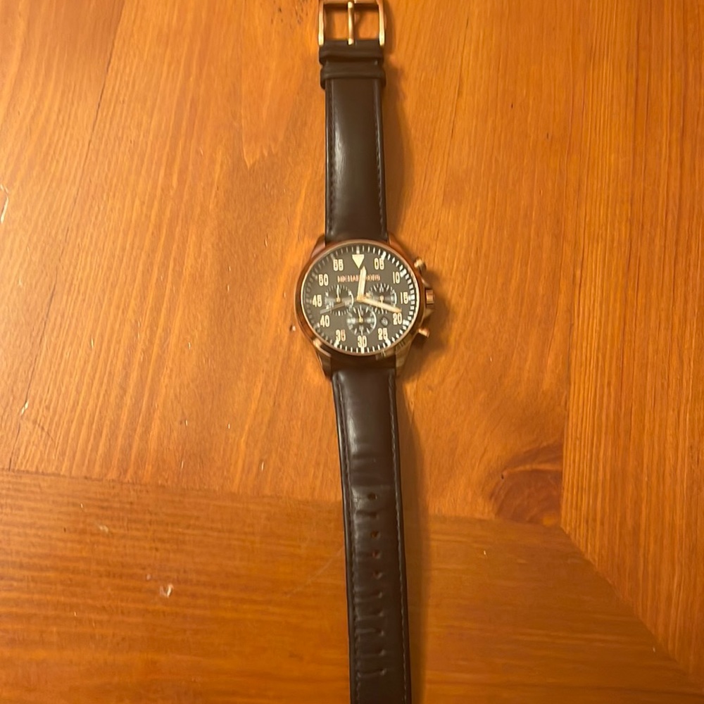 Mens Michael Kors Watch. Need battery. Good condition